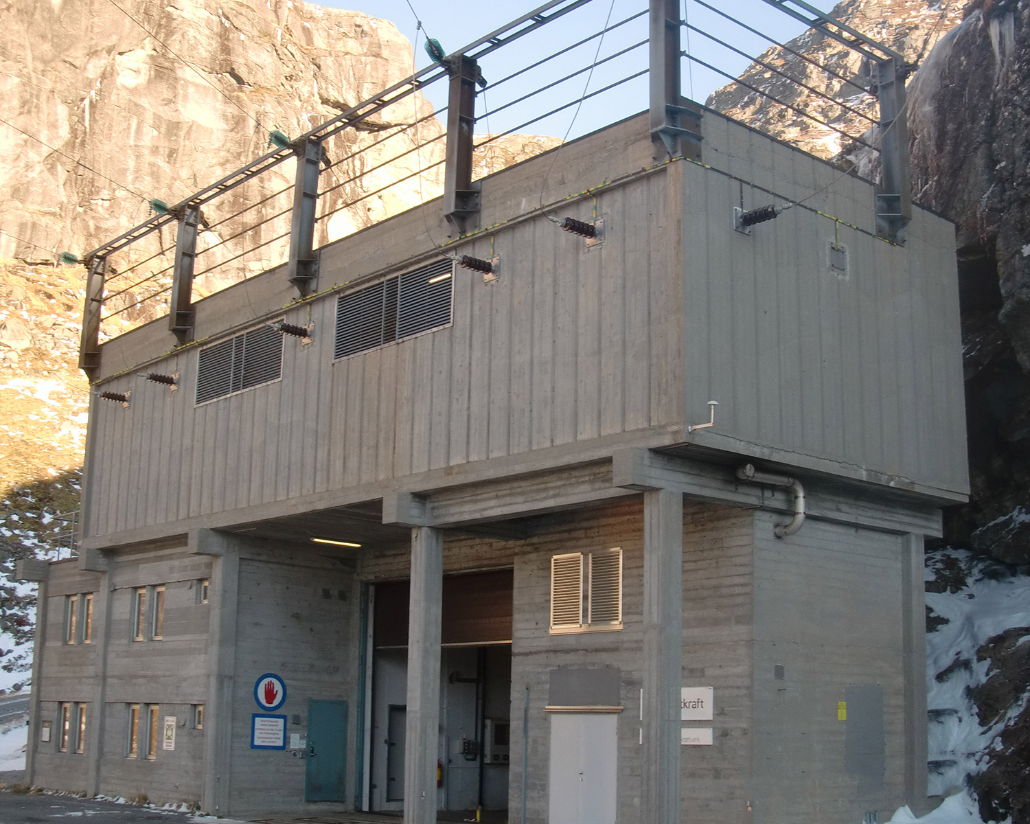 Reception building at Jukla power plant.