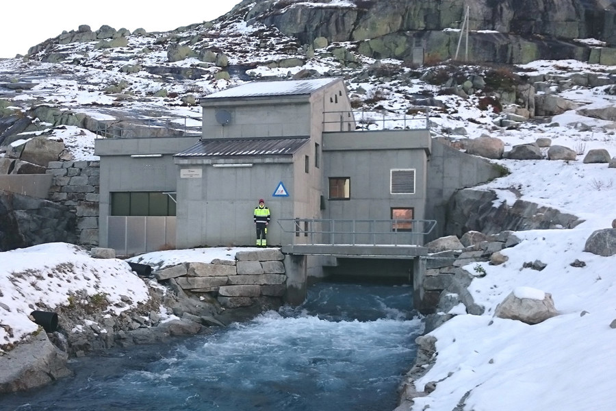 Nedre Bersåvatn power plant with discharge