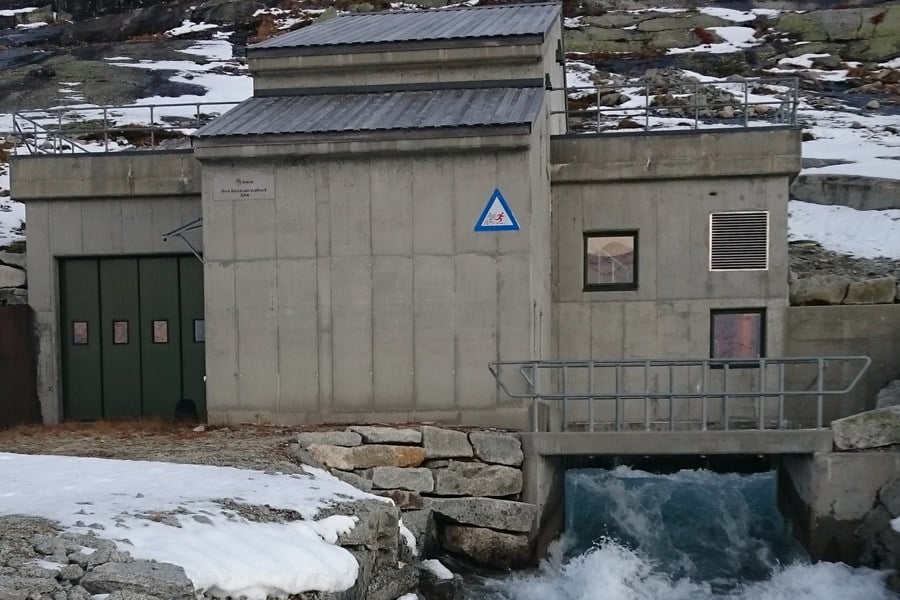 Øvre Bersåvatn power station and its discharge.