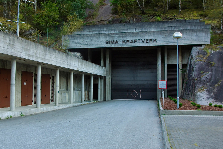 Entry portal at Sima power plant.