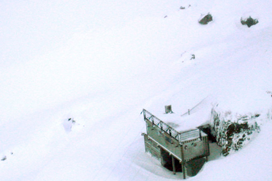Reception building at Jukla power plant in winter