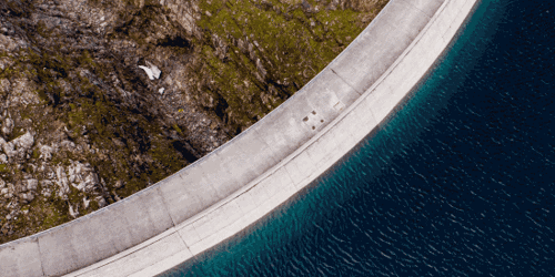 Curved dam from above